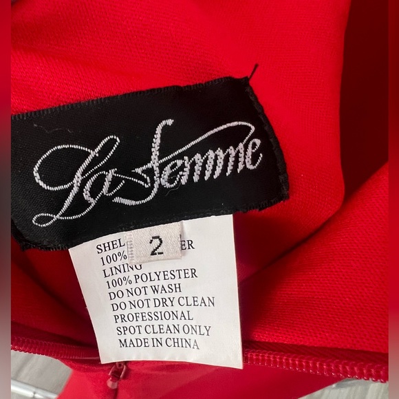 High Slit Strappy Back Gown Red
LA FEMME - Picture 9 of 9